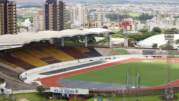 Maringá e Ferroviária empatam por 1 a 1 na ida da final da Série C