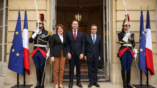 França pede toques de recolher locais após fim de semana de tumultos