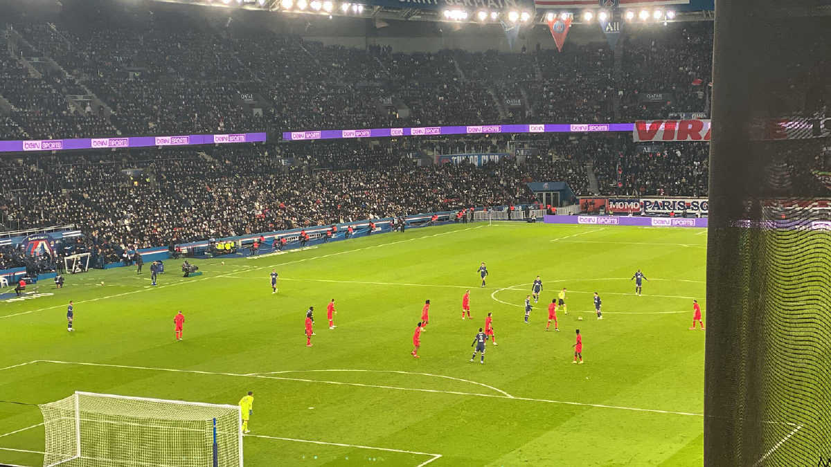 PSG vira sobre o Strasbourg, vence por 3 a 1 e assume o vice-comando do Francês