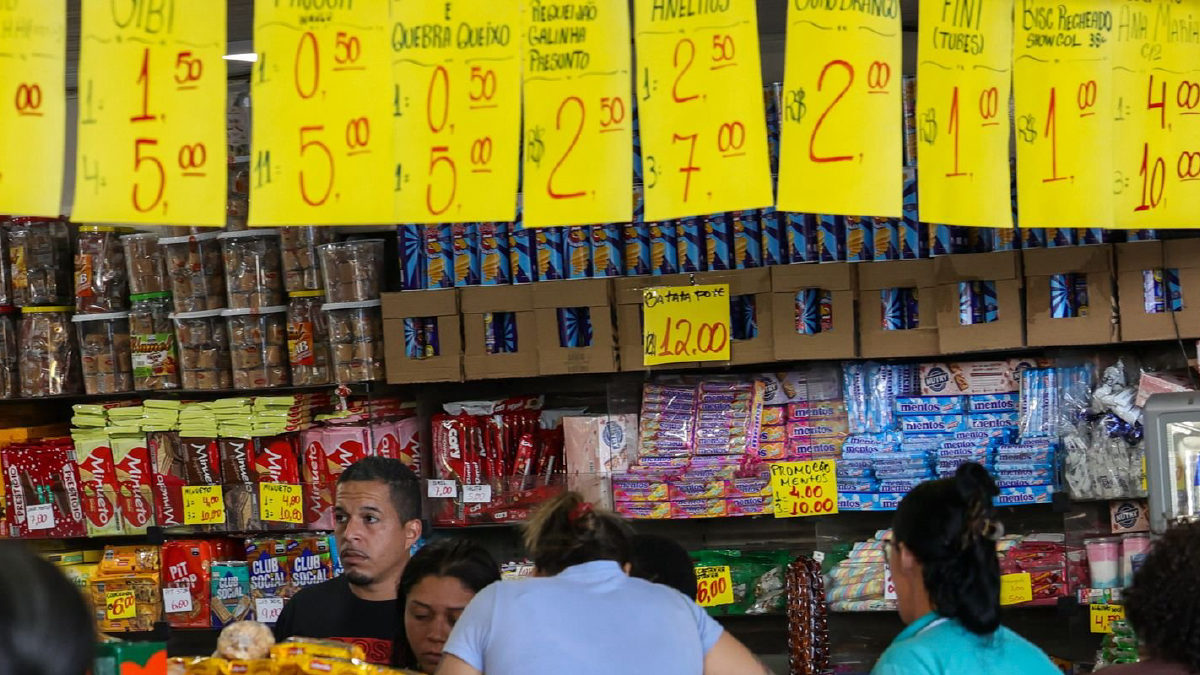 Governo estuda crédito para empresas afetadas pelo fim da escala 6x1