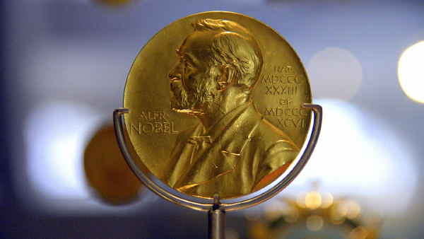 Robert Hall e Michael Woodford ganham o Nobel de Economia de 2026