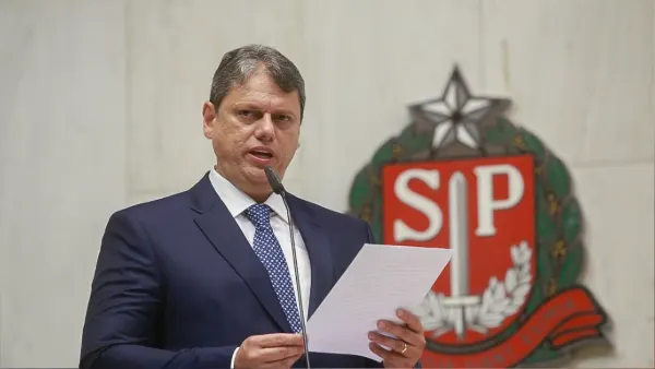 Tarcísio de Freitas é reeleito governador de São Paulo no primeiro turno