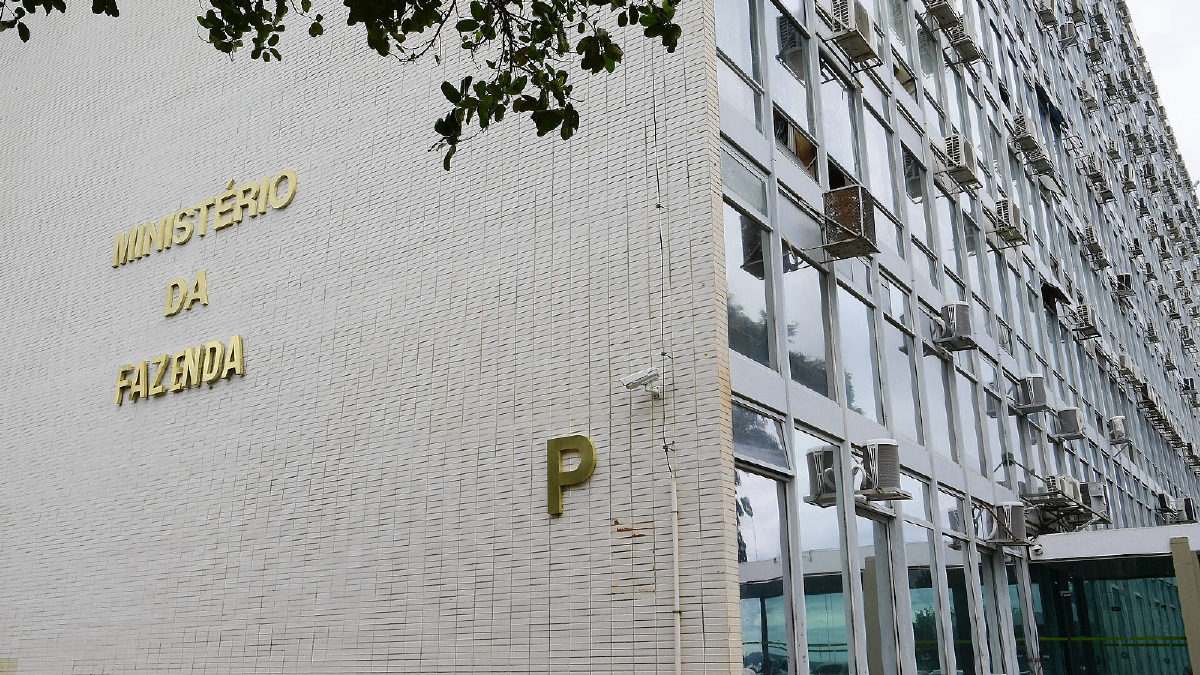 Governo estuda crédito a empresas afetadas pelo fim da escala 6x1