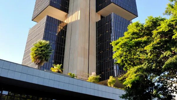 Mercado eleva previsão de inflação para 5,01% em 2026, acima do teto da meta