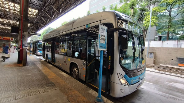 São Paulo admite ritmo menor de ônibus elétricos; Rio e BH avançam
