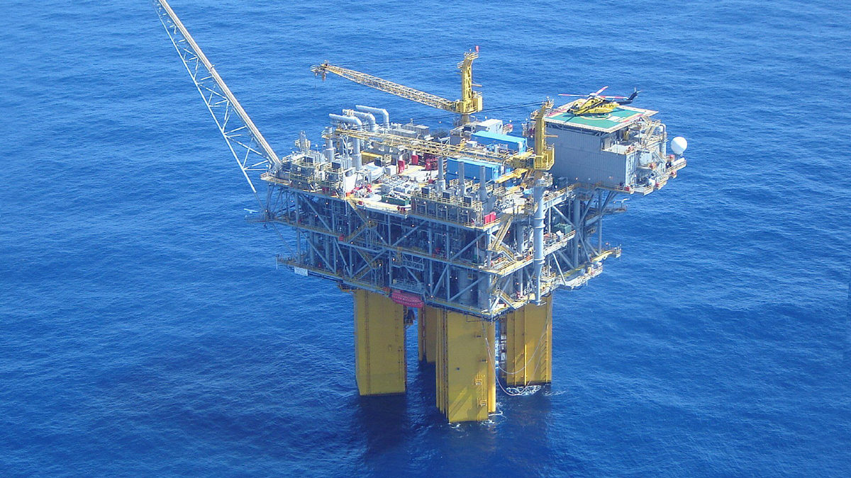 Isaías paralisa 69% da produção de petróleo dos EUA no Golfo do México