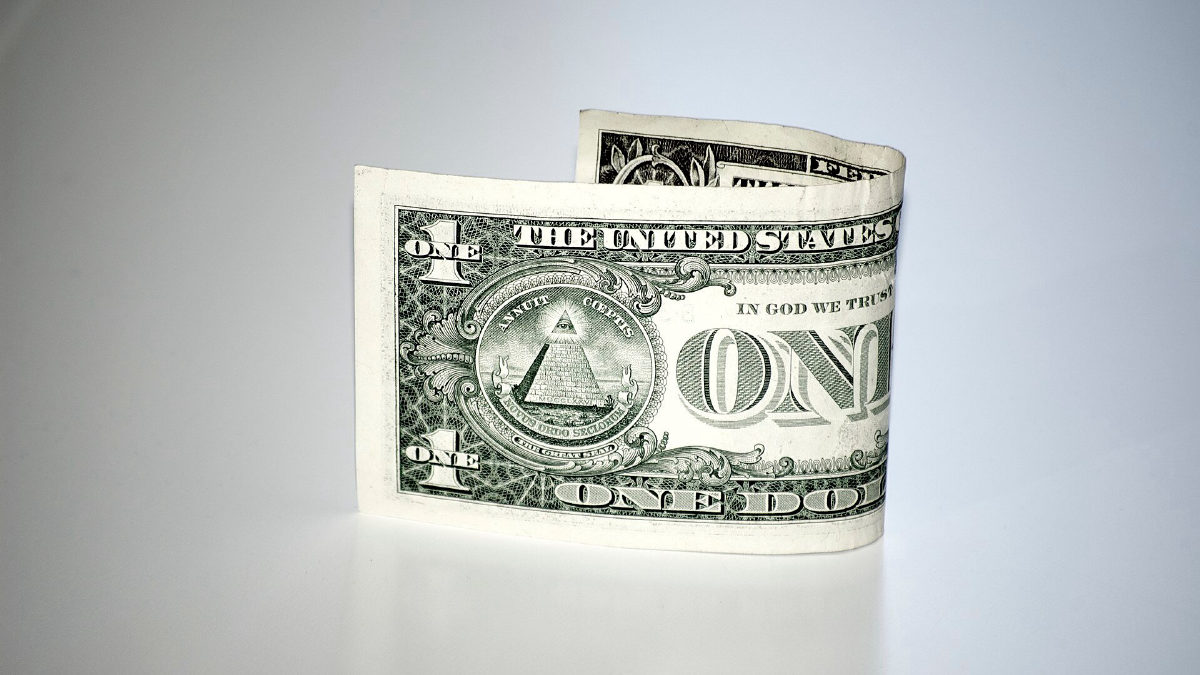 Dólar sobe 0,74%, fecha a R$ 5,023 e Ibovespa cai 1,04% em 13/10
