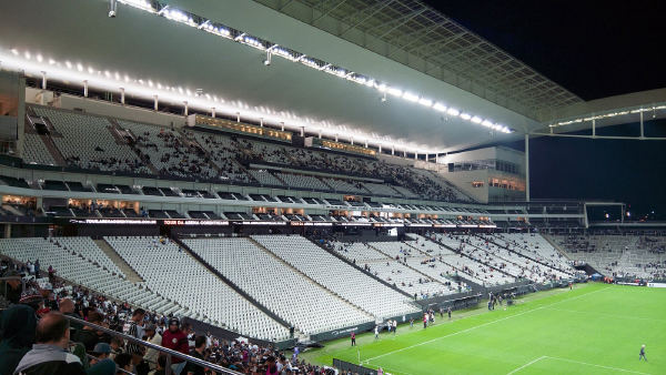 Corinthians empata com o Vitória por 1 a 1 e chega a nove jogos sem vencer