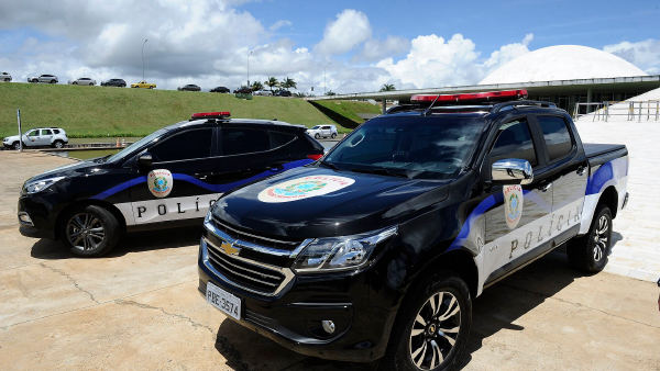Flávio Bolsonaro e Lula detalham propostas de segurança pública no 2º turno