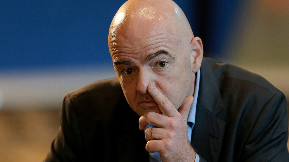 Ex-zagueiro Ramon Vega anuncia que disputará a presidência da Fifa