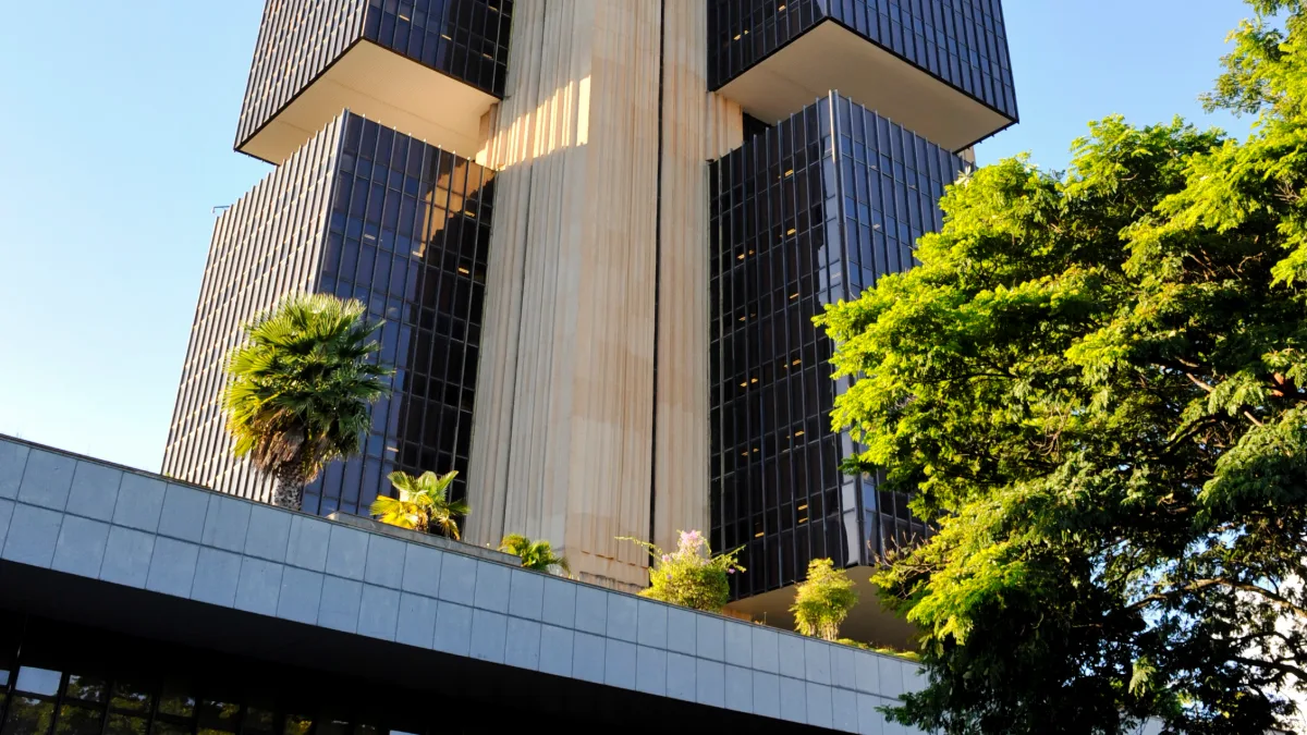Mercado eleva previsão de inflação para 5,01% em 2026, acima do teto da meta