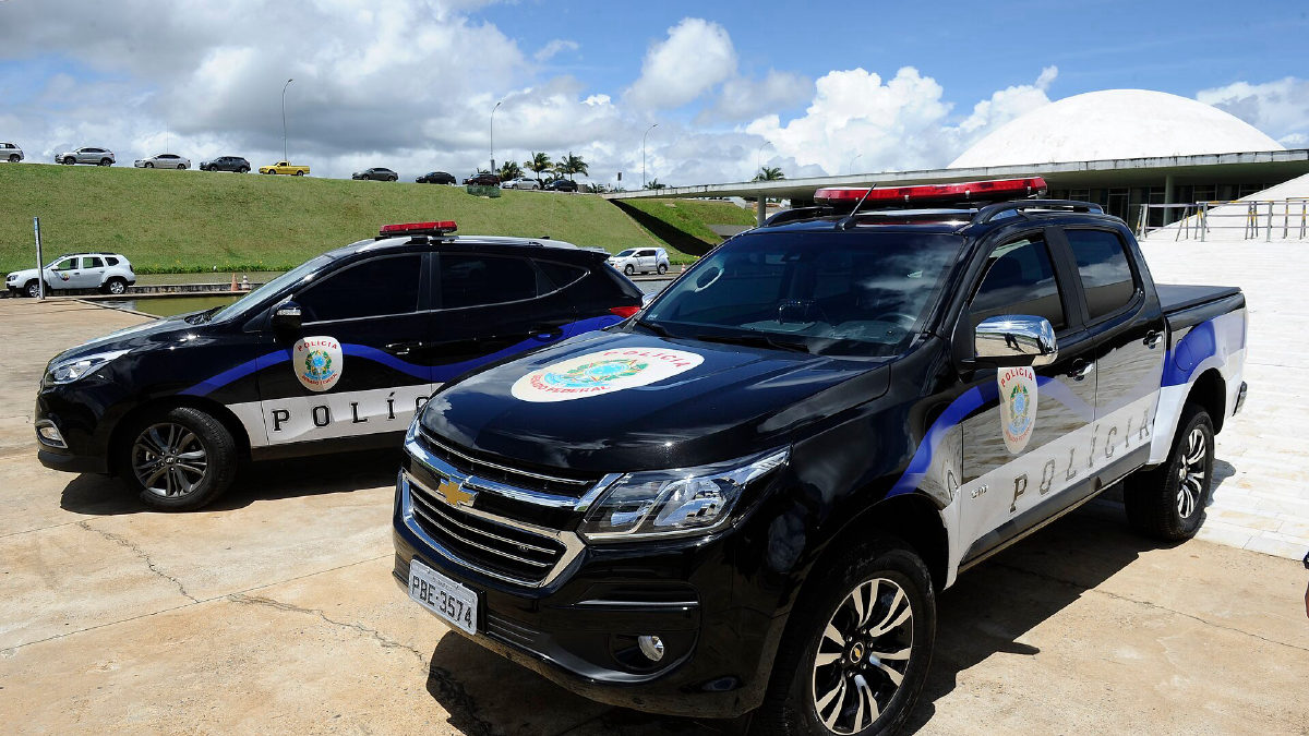 Flávio Bolsonaro e Lula detalham propostas de segurança pública no 2º turno