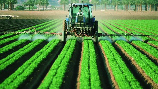 Brasil é o 2º maior importador de pesticidas proibidos na UE, diz Oxfam