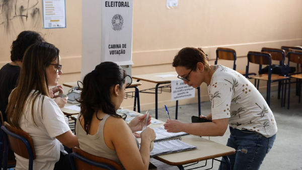 Eleitor que não votou no 1º turno pode votar no 2º, em 25 de outubro