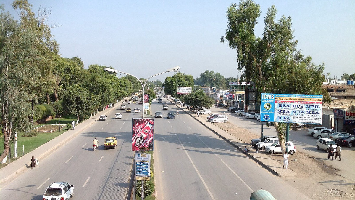 Telhado de escola desaba em Peshawar, no Paquistão, e deixa 28 mortos