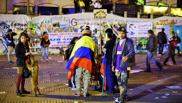 Colômbia: milhares protestam em 6 cidades contra decreto de Espriella
