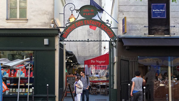 Incêndio destrói o mercado Enfants Rouges, o mais antigo de Paris