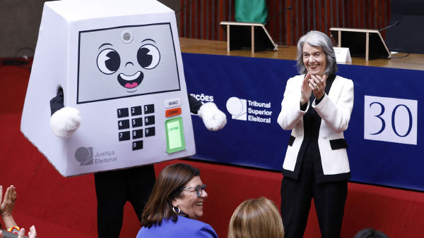 SP começa a preparar 114 mil urnas para o 2º turno de 25 de outubro