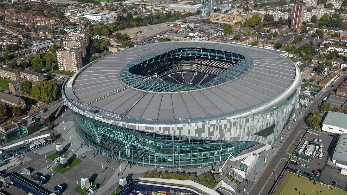 Tottenham vence o Coventry por 3 a 1, conquista a 1ª vitória no Inglês e sai do Z3