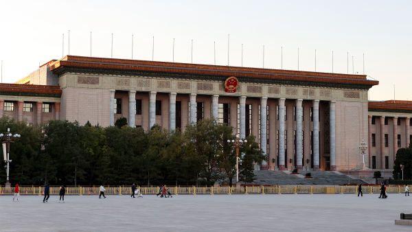 China promete conter bolhas de investimento e manter a IA sob controle