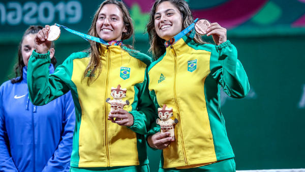 Luisa Stefani e Dabrowski vencem em Wuhan, e brasileira assume topo do ranking de duplas