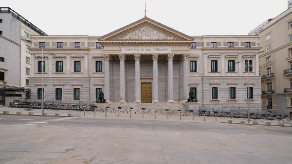 Espanha antecipa eleições para 29 de novembro e sindicatos marcam greve geral