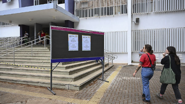 TREs mudam o local de votação de 4.352 seções para o 2º turno, dia 25