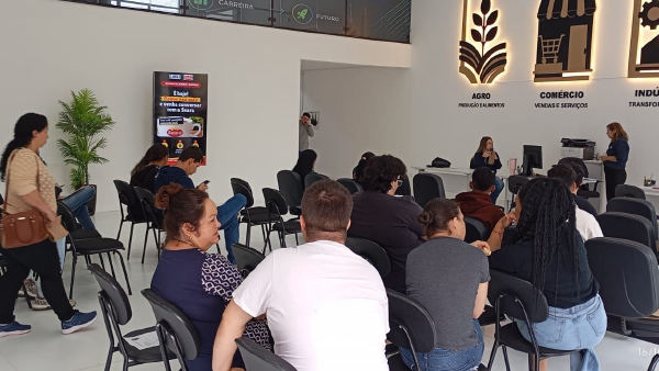 Jacarezinho recebe Café com Vagas da Seara em nova unidade do Sine