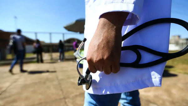 Congresso aprova MP que exige exame para registro de médicos no Brasil