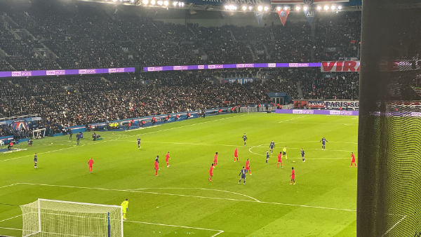 PSG vira sobre o Strasbourg, vence por 3 a 1 e assume o vice-comando do Francês