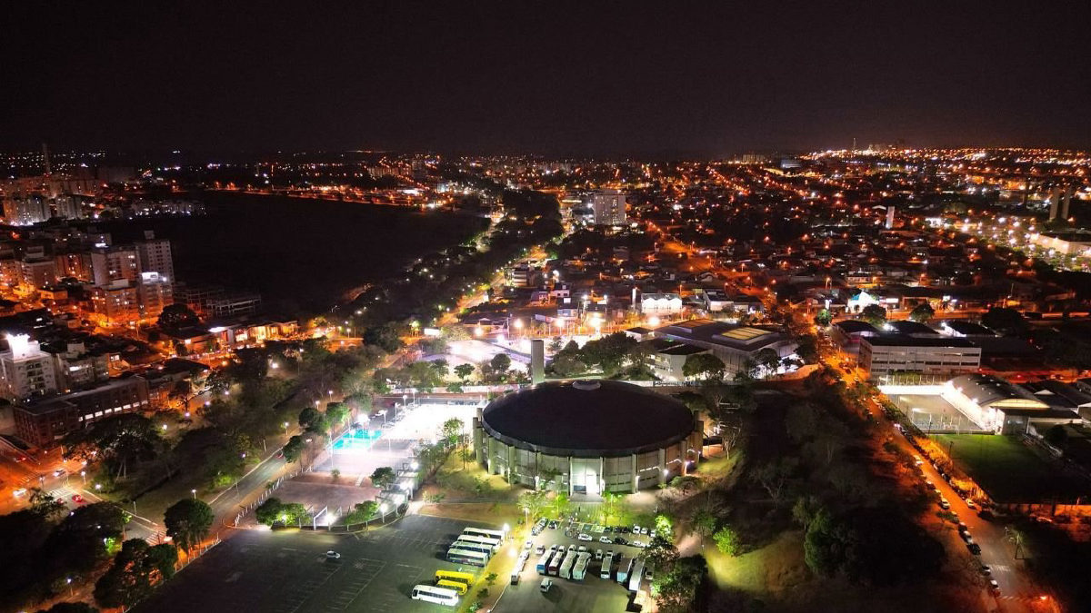 Rio Preto passa a ter canal único para reparos de iluminação e semáforos