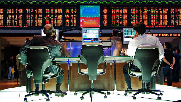 Dólar sobe 1,15% e fecha a R$ 5,09, o maior valor desde 2 de outubro