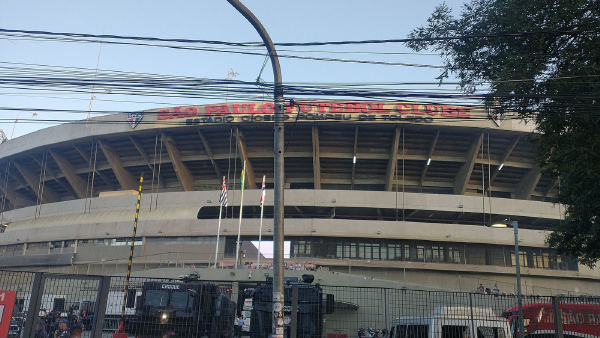 São Paulo vence o Vasco por 1 a 0 com gol de Artur e sobe para o 8º lugar do Brasileirão