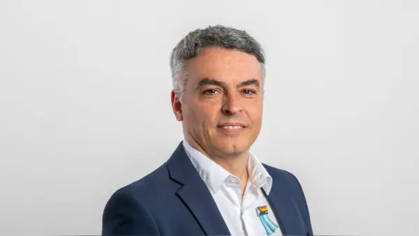Deputado argentino tem celular roubado durante entrevista ao vivo em São Paulo