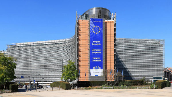 UE diz que Lei de IA dá conta de conter agentes fora de controle