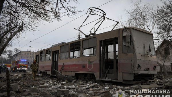 Ataque russo a Zaporizhzhia deixa 17 mortos, incluindo três crianças