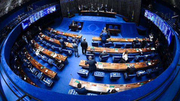 Alcolumbre marca para 14 de outubro a votação da PEC do fim da 6x1 no Senado